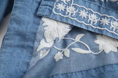 Camisa Denim de Algodón Tencel con Cuello V y Bordados para Mujer - Image 14