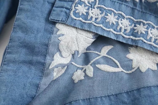 Camisa Denim de Algodón Tencel con Cuello V y Bordados para Mujer - Image 14