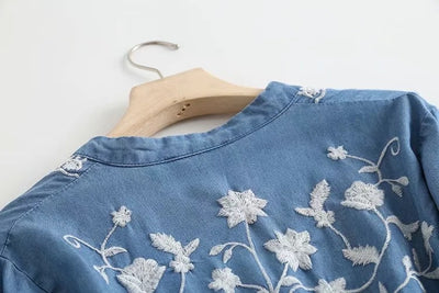 Camisa Denim de Algodón Tencel con Cuello V y Bordados para Mujer - Image 15