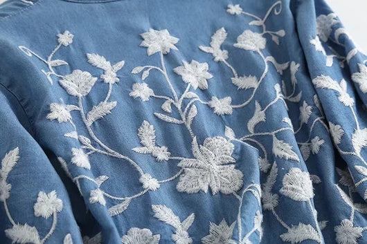 Camisa Denim de Algodón Tencel con Cuello V y Bordados para Mujer - Image 16