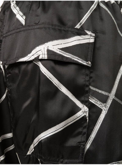 Shorts Cómodos con Estampado Abstracto en Tela Ligera - Image 14
