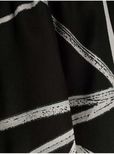 Shorts Cómodos con Estampado Abstracto en Tela Ligera - Image 15
