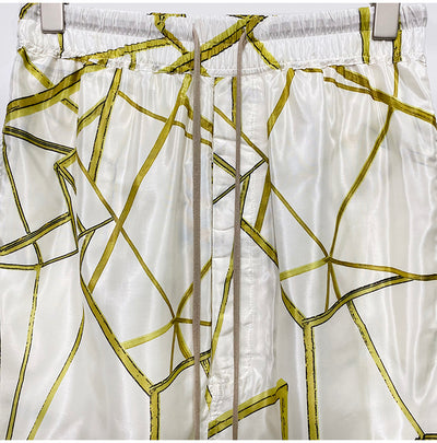 Shorts Cómodos con Estampado Abstracto en Tela Ligera - Image 20
