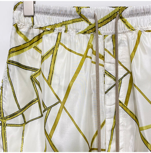 Shorts Cómodos con Estampado Abstracto en Tela Ligera - Image 22