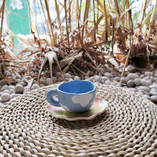 Taza de Café con Plato Decorado a Mano: Cielo Azul y Nubes Blancas - Image 7