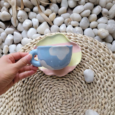 Taza de Café con Plato Decorado a Mano: Cielo Azul y Nubes Blancas - Image 10