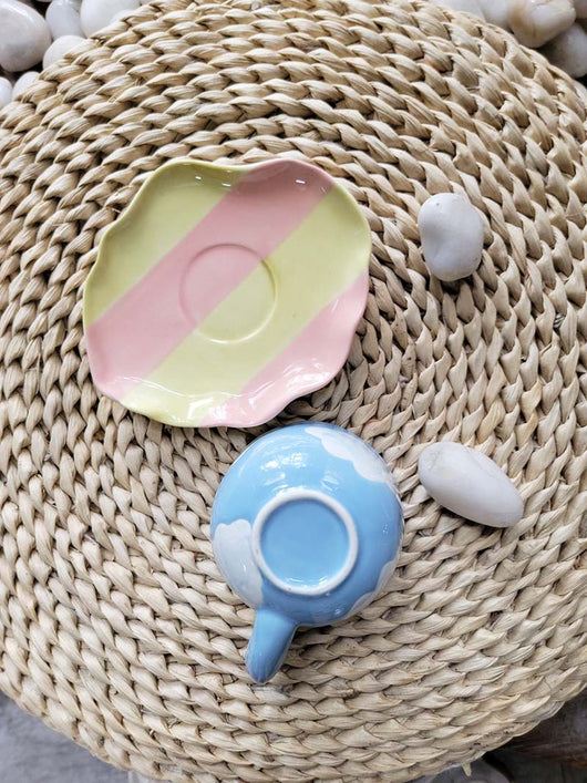 Taza de Café con Plato Decorado a Mano: Cielo Azul y Nubes Blancas - Image 11
