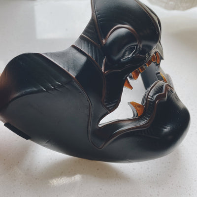 Máscara de Cosplay de Moldeo Único en Resina con Diseño Cóncavo - Image 7
