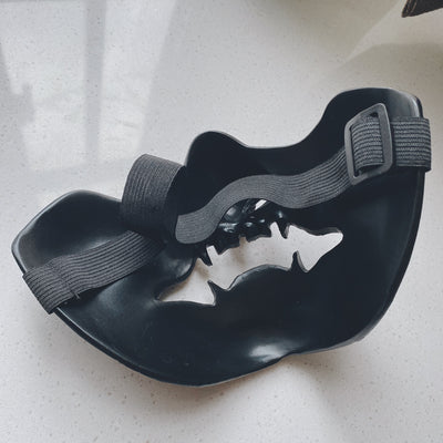 Máscara de Cosplay de Moldeo Único en Resina con Diseño Cóncavo - Image 9