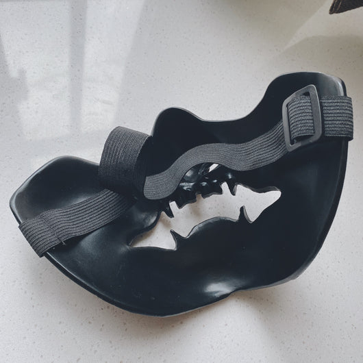 Máscara de Cosplay de Moldeo Único en Resina con Diseño Cóncavo - Image 9