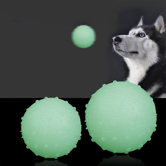 Interactive pet glow ball, off-white in daylight and glowing green in the evening, with a textured surface. - Image 8
