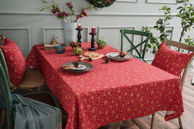 Mantel Navideño Rojo con Detalles Dorados - Image 9