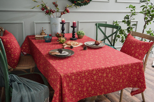 Mantel Navideño Rojo con Detalles Dorados - Image 9