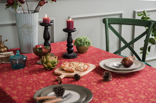 Mantel Navideño Rojo con Detalles Dorados - Image 14