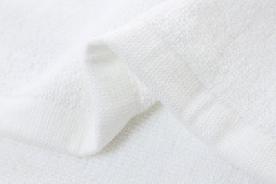 Toalla Blanca para Masaje de Pies - Image 16