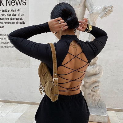 Blusa Ajustada de Encaje con Cordones y Mangas Largas - Image 14
