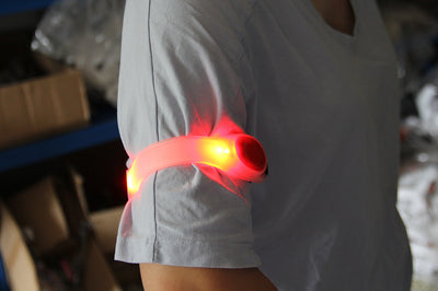 Brazalete LED Reflectante de Seguridad Nocturna para Ciclismo y Running - Image 9