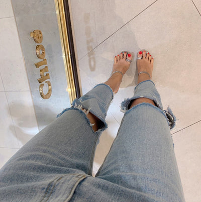 Jeans Azul Cintura Alta con Roturas Irregulares y Bordes Deshilachados - Image 6