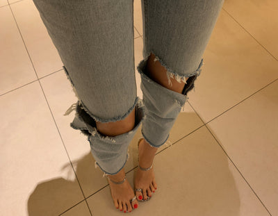 Jeans Azul Cintura Alta con Roturas Irregulares y Bordes Deshilachados - Image 18