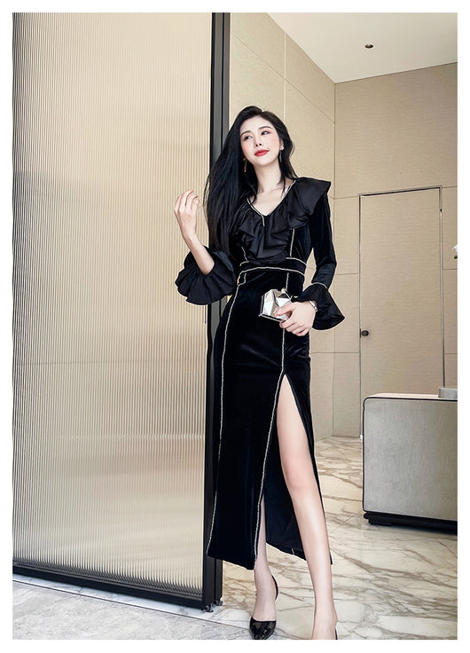 Vestido Largo de Terciopelo Dorado con Escote V y Abertura Sensual - Image 11