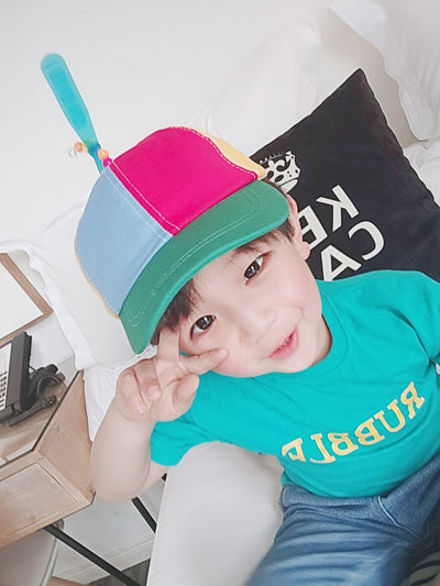 Gorro Infantil con Hélice Giratoria de Bambú - Image 12