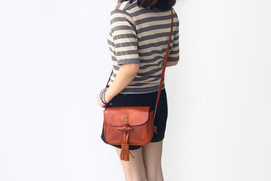 Bolsa de Cuero Retro Artesanal con Flecos para Mujer - Image 7
