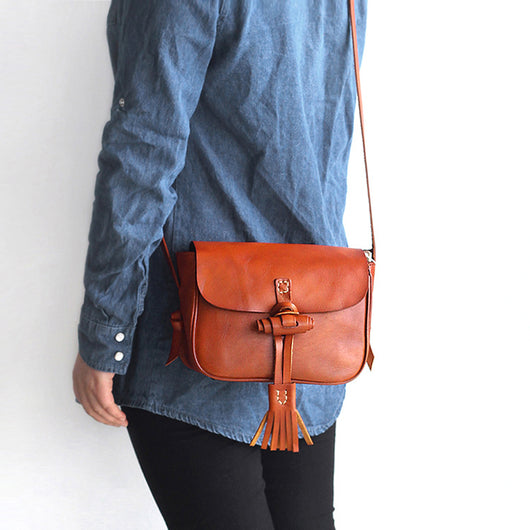 Bolsa de Cuero Retro Artesanal con Flecos para Mujer - Image 8