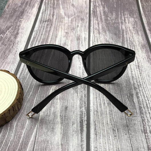 Gafas de Sol Modernas en Plástico - Image 15