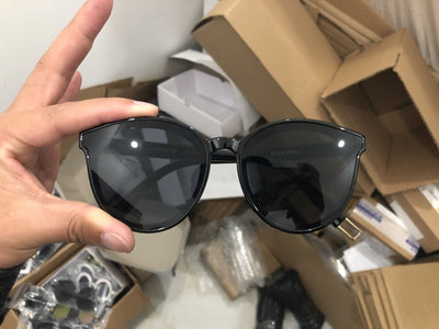 Gafas de Sol Modernas en Plástico - Image 16