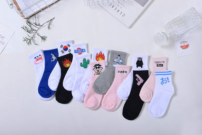 Calcetines Deportivos Cortos con Diseño Literario Divertido - Image 4