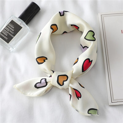 Pañuelo de Seda Estampado Corazones - Foulard Cuadrado Multiuso para Mujer - Image 5