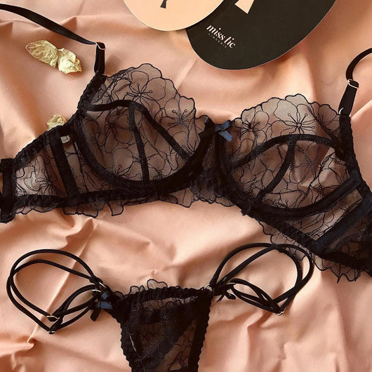 Conjunto de Lencería Sexy de Tres Piezas con Encaje y Liguero - Image 15