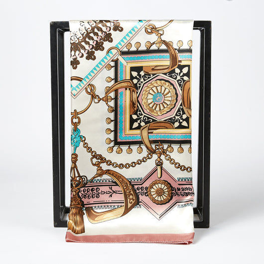 Pañuelo Cuadrado para Mujer con Cadena de Borlas - Image 9