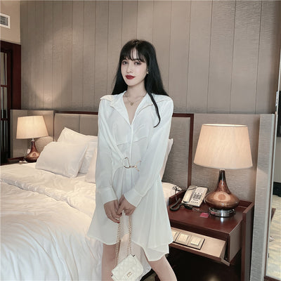 Vestido Camisero Blanco de Largo Medio con Corte Irregular - Image 15