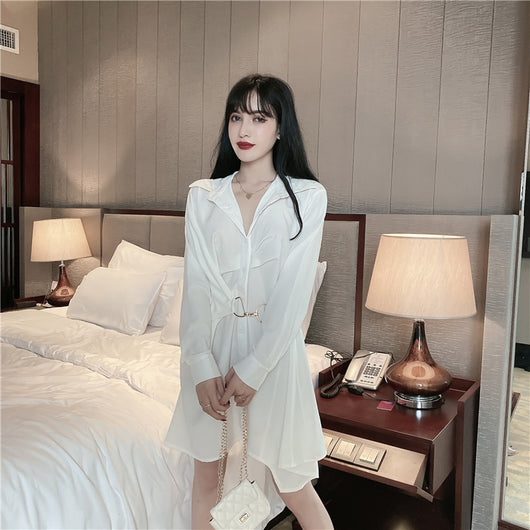 Vestido Camisero Blanco de Largo Medio con Corte Irregular - Image 15