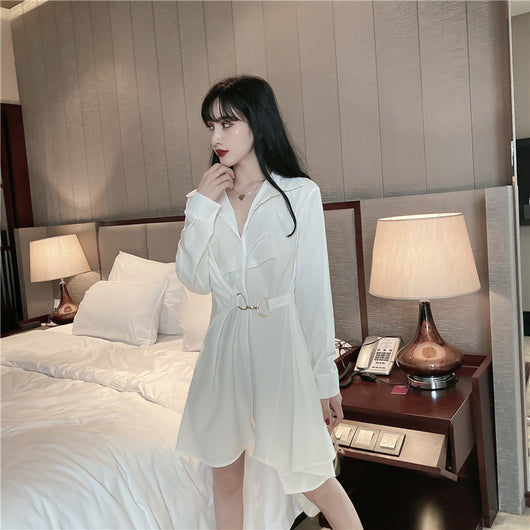 Vestido Camisero Blanco de Largo Medio con Corte Irregular - Image 16