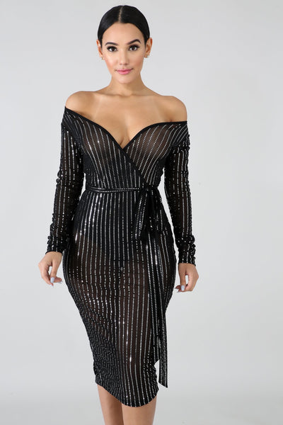 Vestido Escote Profundo con Detalles Perforados - Image 5