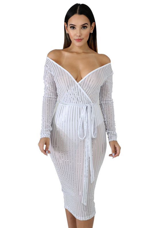 Vestido Escote Profundo con Detalles Perforados - Image 17