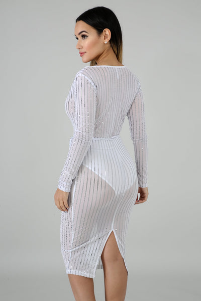 Vestido Escote Profundo con Detalles Perforados - Image 20