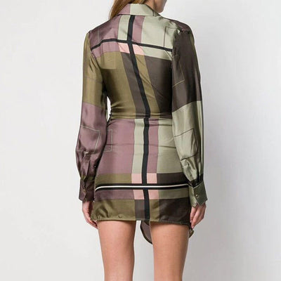 Vestido Geométrico Multicolor con Escote Profundo y Detalle Fruncido - Image 11