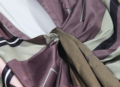 Vestido Geométrico Multicolor con Escote Profundo y Detalle Fruncido - Image 17