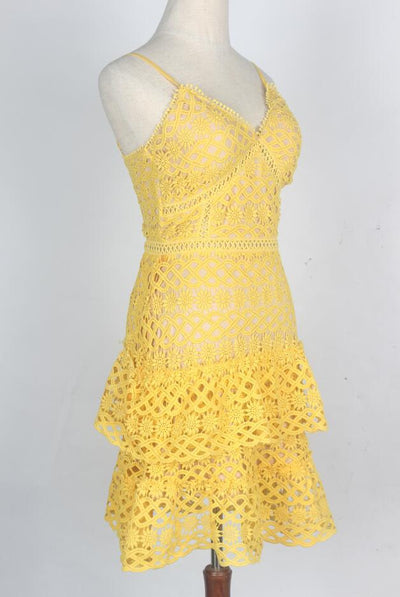 Vestido Escotado Halter con Encaje Elegante - Image 7