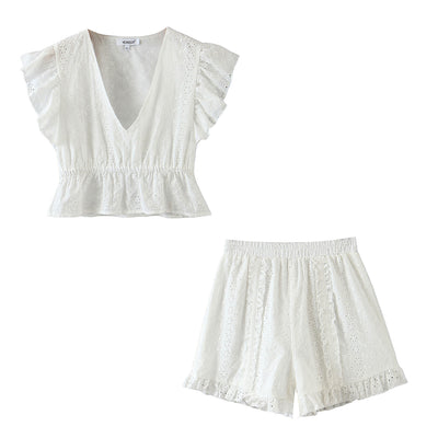 Traje de Pantalón con Escote en V y Detalles de Encaje - Image 9