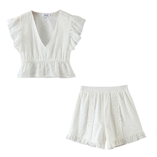 Traje de Pantalón con Escote en V y Detalles de Encaje - Image 9