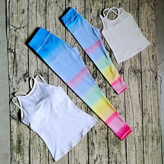 White parent-child yoga suit with tropical leaf print leggings and matching sleeveless tops. - Image 10