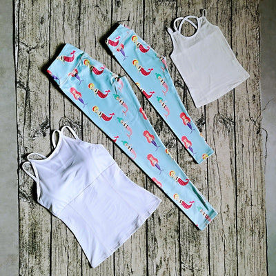 White parent-child yoga suit with tropical leaf print leggings and matching sleeveless tops. - Image 11