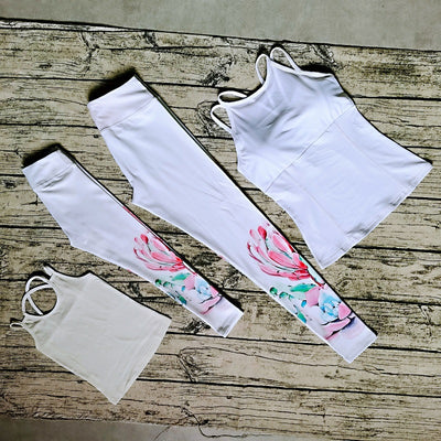 White parent-child yoga suit with tropical leaf print leggings and matching sleeveless tops. - Image 12