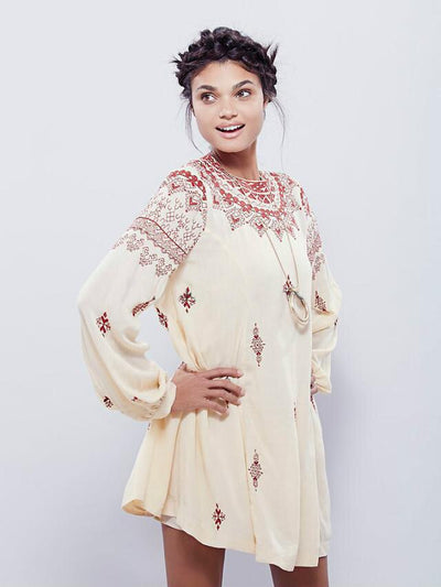 Vestido Slim Escotado con Bordados Elegantes - Image 13