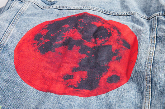Chaqueta de Mezclilla Suelta con Estampado de Luna para Hombre - Image 9