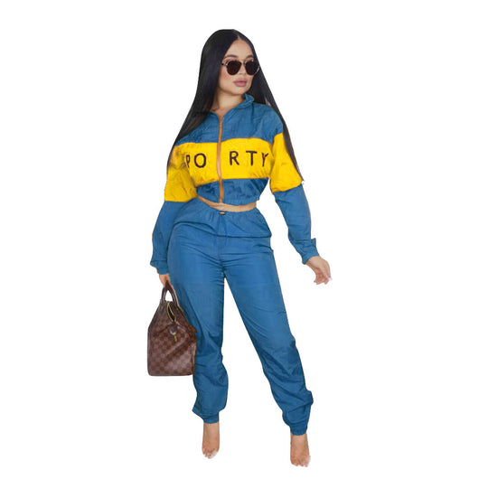 Gabardina con Costuras Bicolor y Estampado de Letras - Image 10